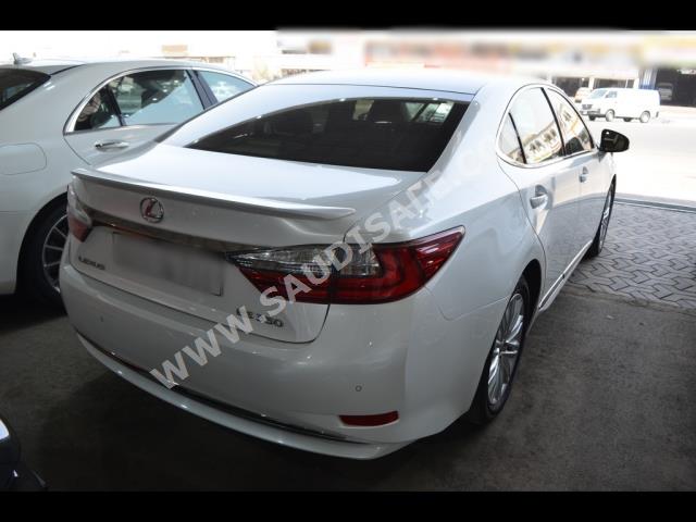 2018 لكزس إي إس 350