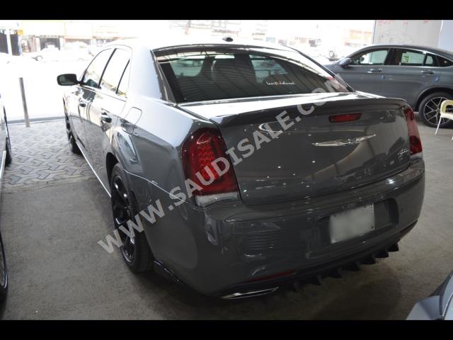 2019 كرايسلر 300 اس