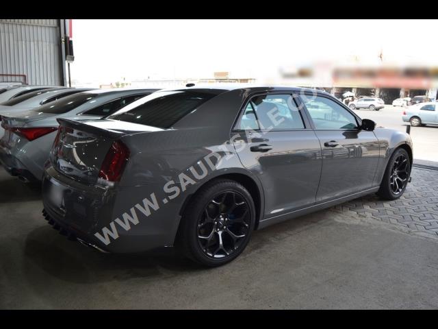 2019 كرايسلر 300 اس