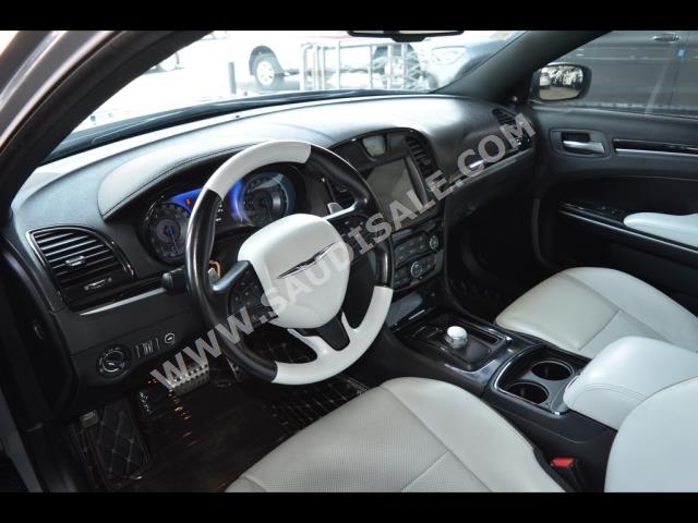 2019 كرايسلر 300 اس