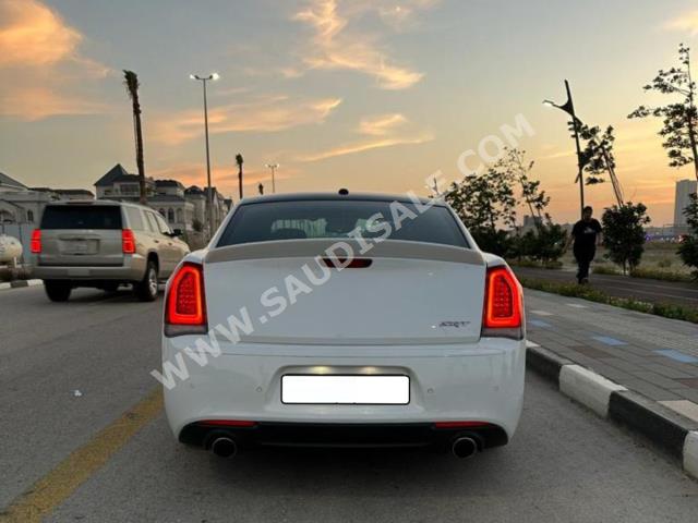 2016 Chrysler 300 SRT