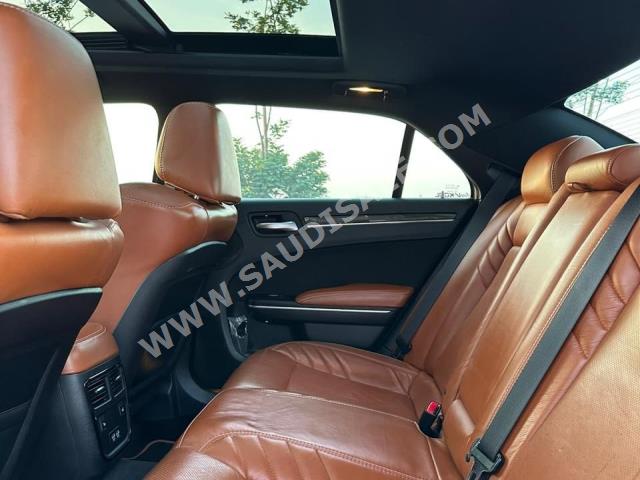 2016 Chrysler 300 SRT