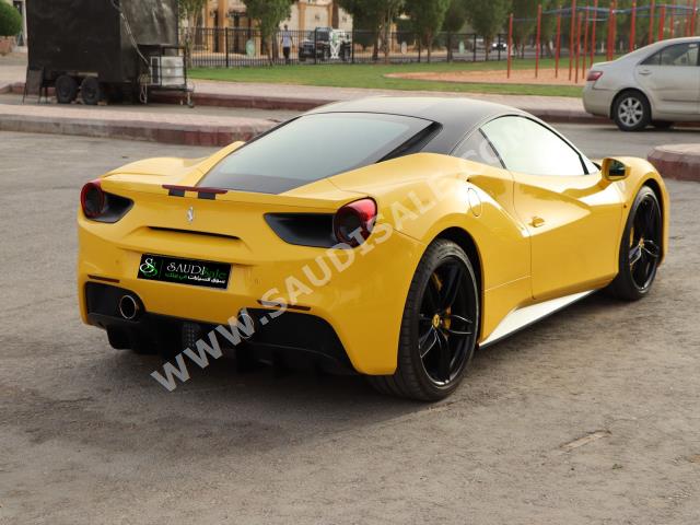 2016 فيراري 488 جي تي بي