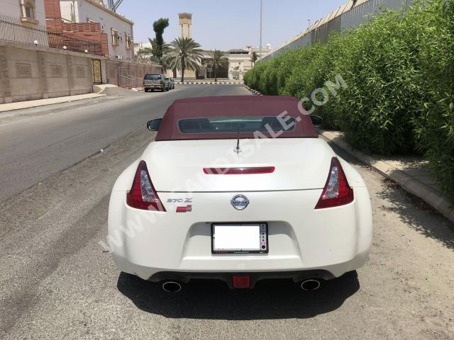 2019 نيسان زد 370