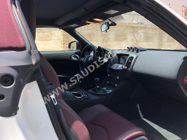 2019 نيسان زد 370