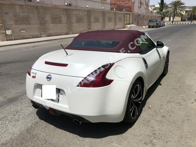 2019 نيسان زد 370