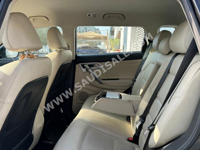 2019 جيلي امجراند اكس7