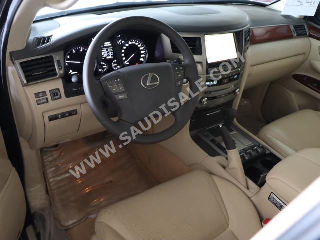 2014 لكزس إل إكس 570