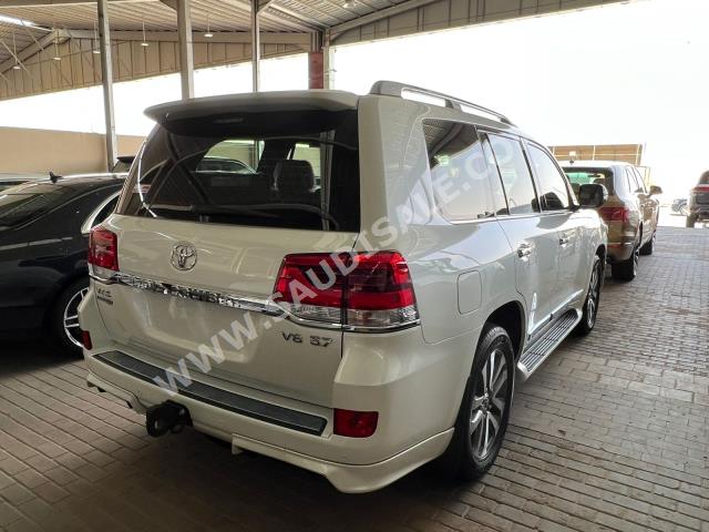 2021 تويوتا لاند كروزر في اكس ار