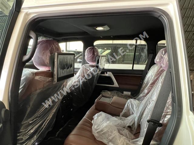 2021 تويوتا لاند كروزر في اكس ار