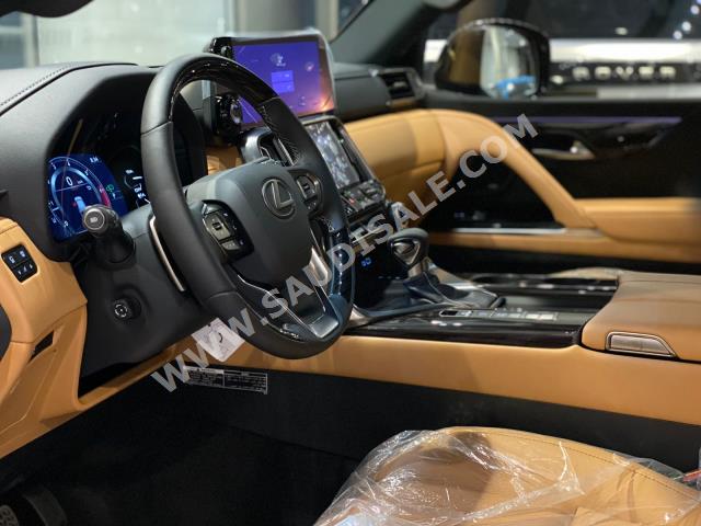 2023 لكزس إل إكس 600