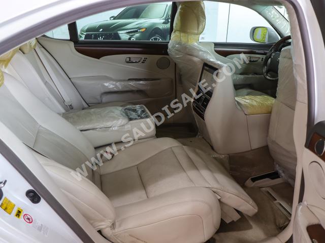 2010 لكزس إل إس 460 إل