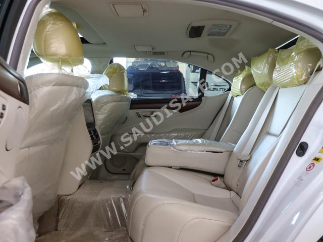 2010 لكزس إل إس 460 إل