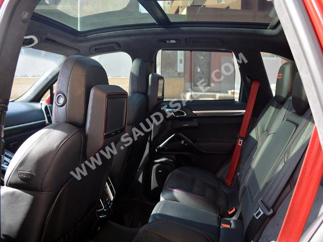 2014 Porsche Cayenne GTS