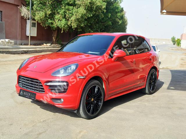 2014 Porsche Cayenne GTS