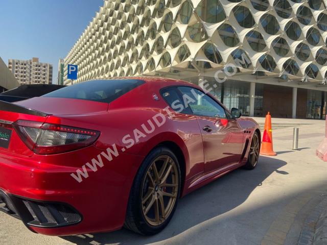 2014 مازيراتي جرانتوريزمو إم سي عادي