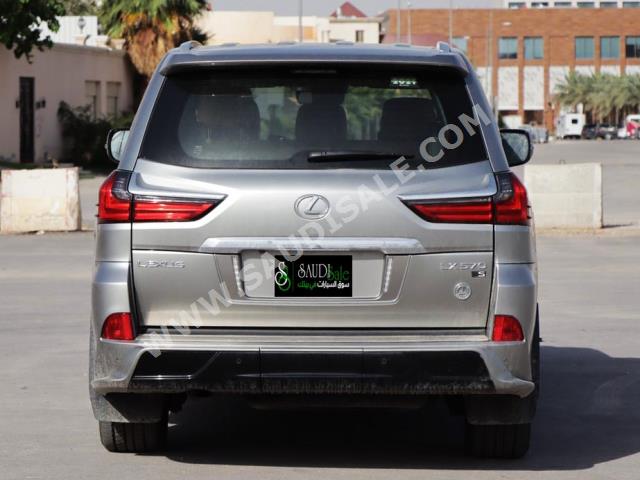 2021 لكزس إل إكس 570 اس