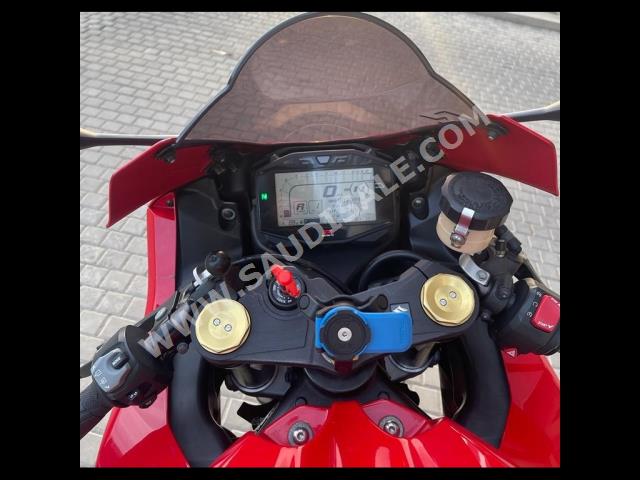 2017 سوزوكي جي اس اكس أر1000أر