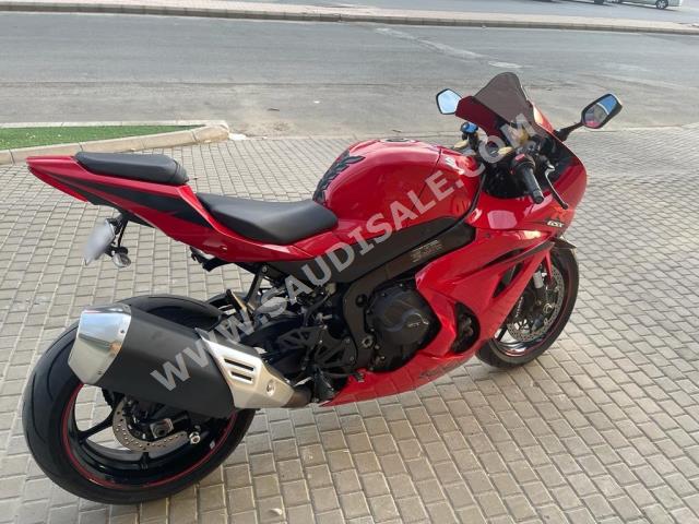 2017 سوزوكي جي اس اكس أر1000أر