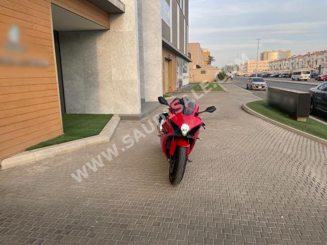 2017 سوزوكي جي اس اكس أر1000أر