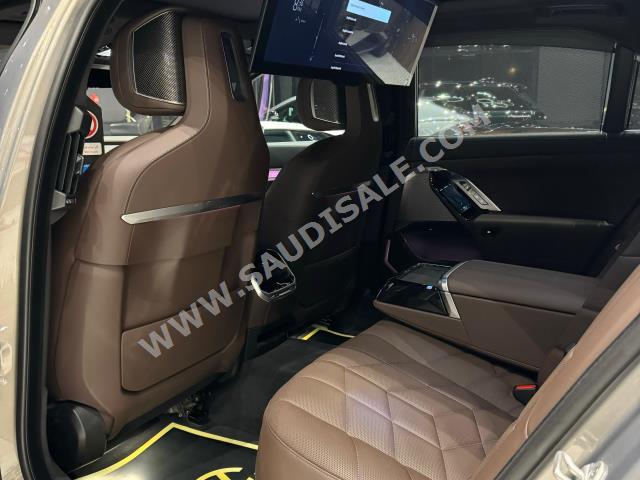 2024 بي ام دبليو الفئة السابعة 735أي