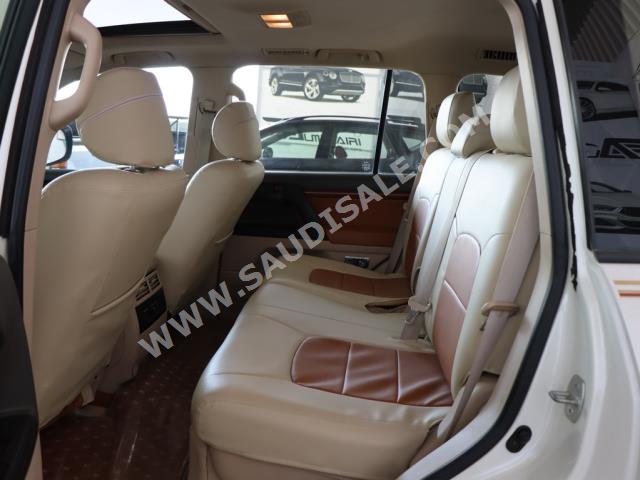 2015 تويوتا لاند كروزر جي اكس