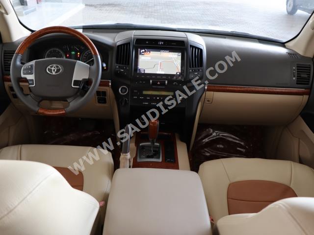 2015 تويوتا لاند كروزر جي اكس