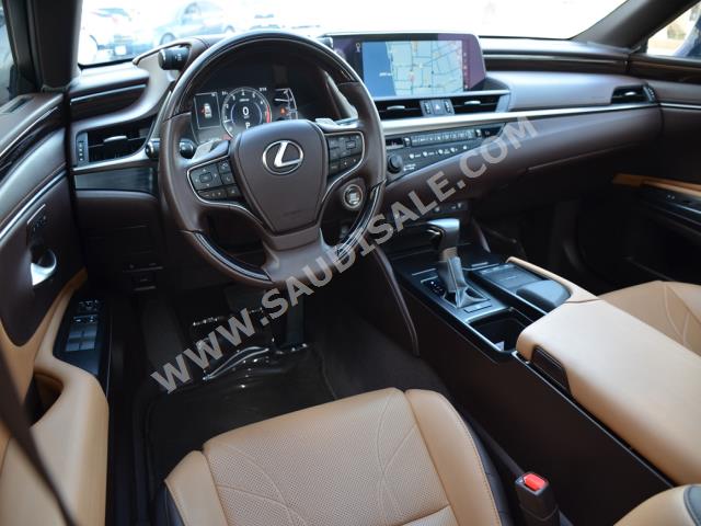 2019 Lexus ES 250