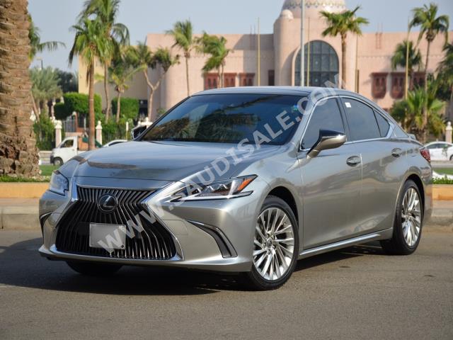 2019 Lexus ES 250