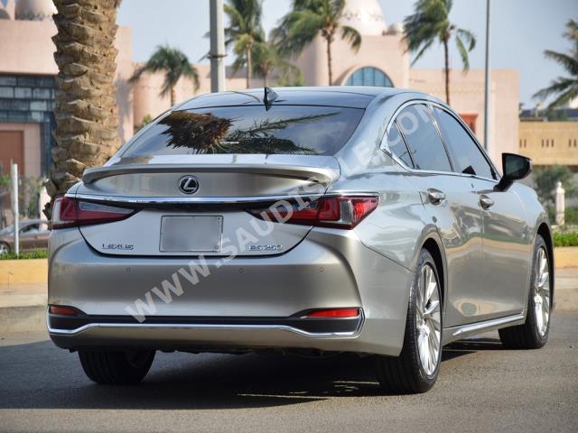 2019 Lexus ES 250