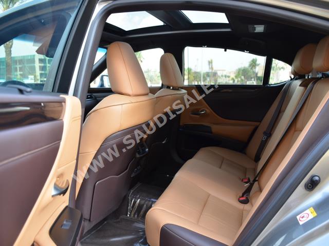 2019 Lexus ES 250