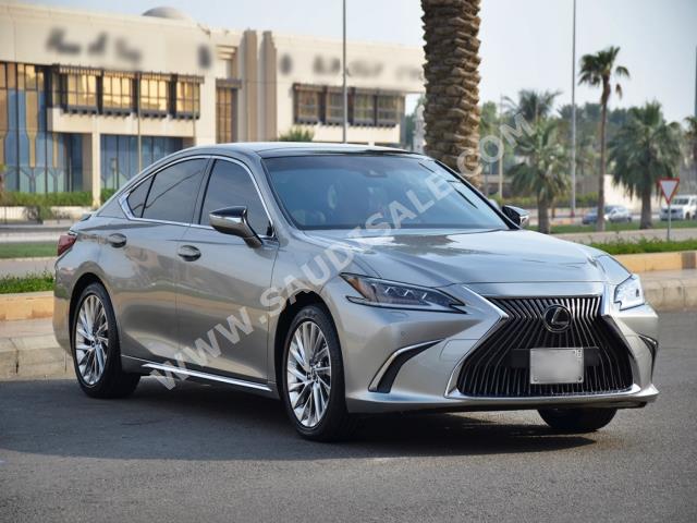 2019 Lexus ES 250