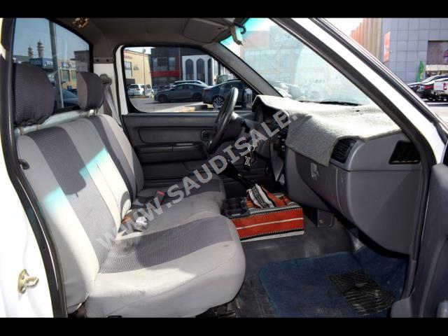 1999 نيسان داتسون غمارة