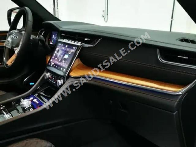 2021 جييب جراند شيروكي ساميت