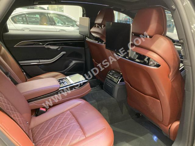 2022 اودي اي 8 ال اس لاين