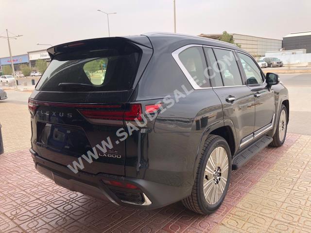 2023 لكزس إل إكس 600