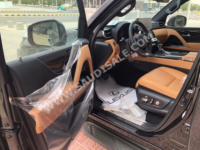 2023 لكزس إل إكس 600