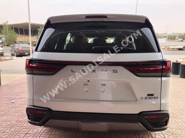 2023 لكزس إل إكس 600