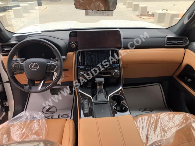 2023 لكزس إل إكس 600