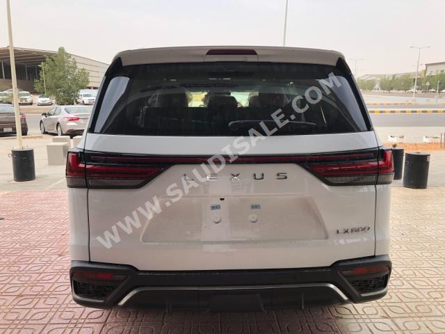 2023 لكزس إل إكس 600 إف