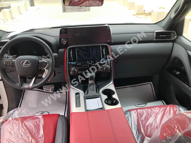 2023 لكزس إل إكس 600 إف