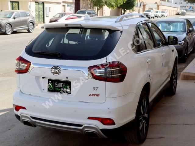 2019 بي واي دي اس 7