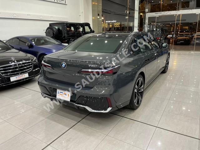 2023 بي ام دبليو الفئة السابعة 735 إل أي