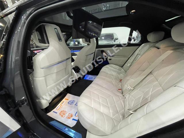 2023 بي ام دبليو الفئة السابعة 735 إل أي