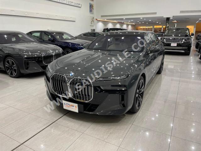 2023 بي ام دبليو الفئة السابعة 735 إل أي