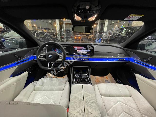 2023 بي ام دبليو الفئة السابعة 735 إل أي