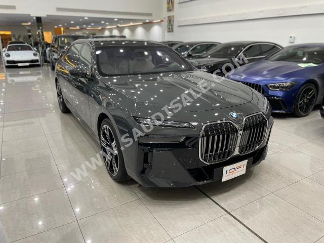 2023 بي ام دبليو الفئة السابعة 735 إل أي