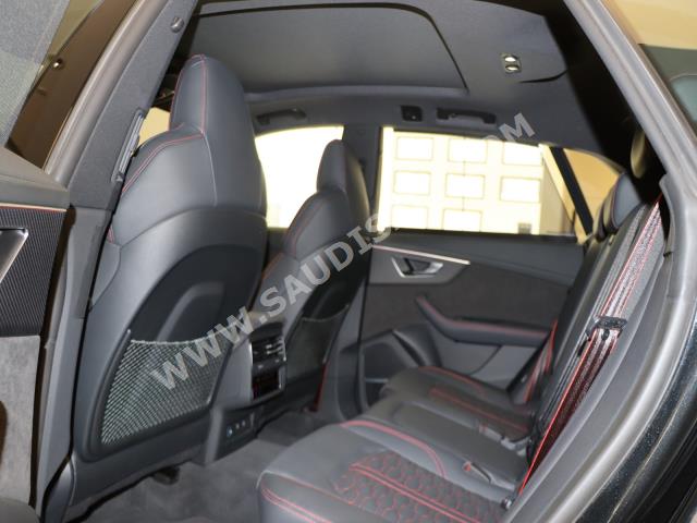 2022 اودي ار اس كيو 8