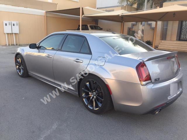 2016 كرايسلر 300 اس ار تي