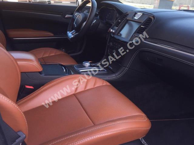 2016 كرايسلر 300 اس ار تي